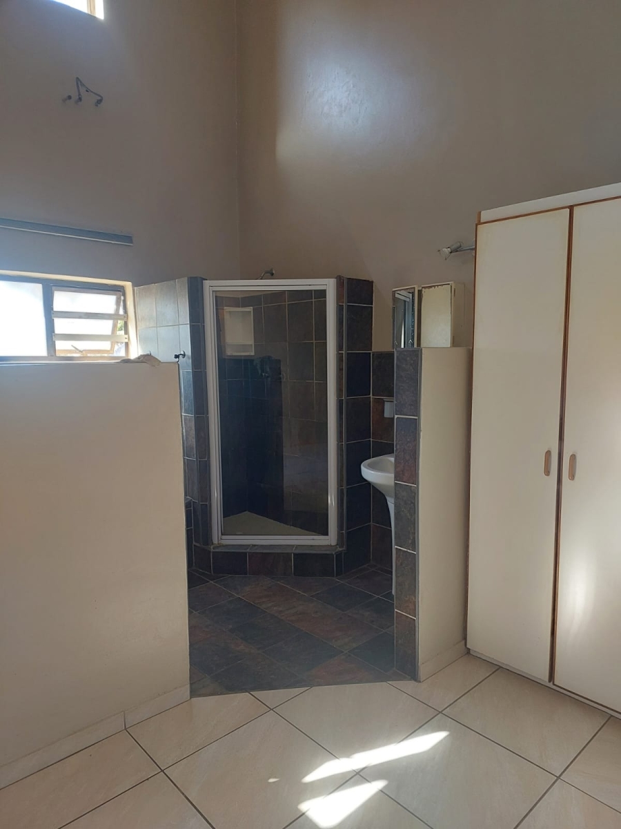 6 Bedroom Property for Sale in Gonubie Eastern Cape